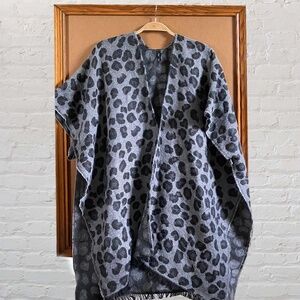 Brits Knits Snow Leoppard Wrap